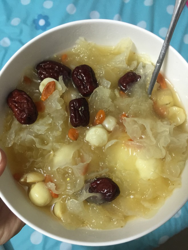 早餐红枣莲子(红枣莲子羹可以早上空腹喝吗) 早餐红枣莲子(红枣莲子羹可以早上空腹喝吗)