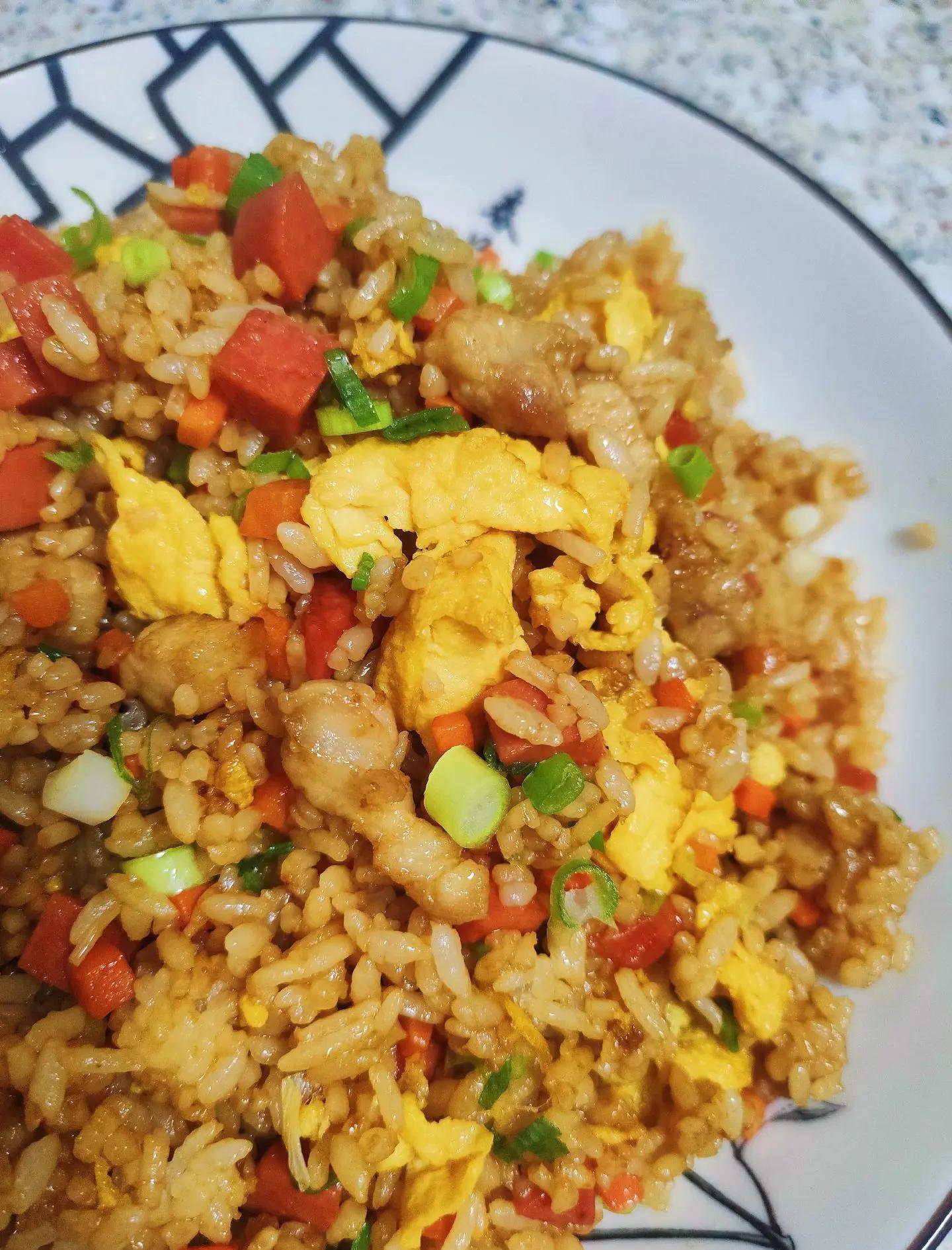 鸡蛋炒饭家常(鸡蛋炒饭的做法步)