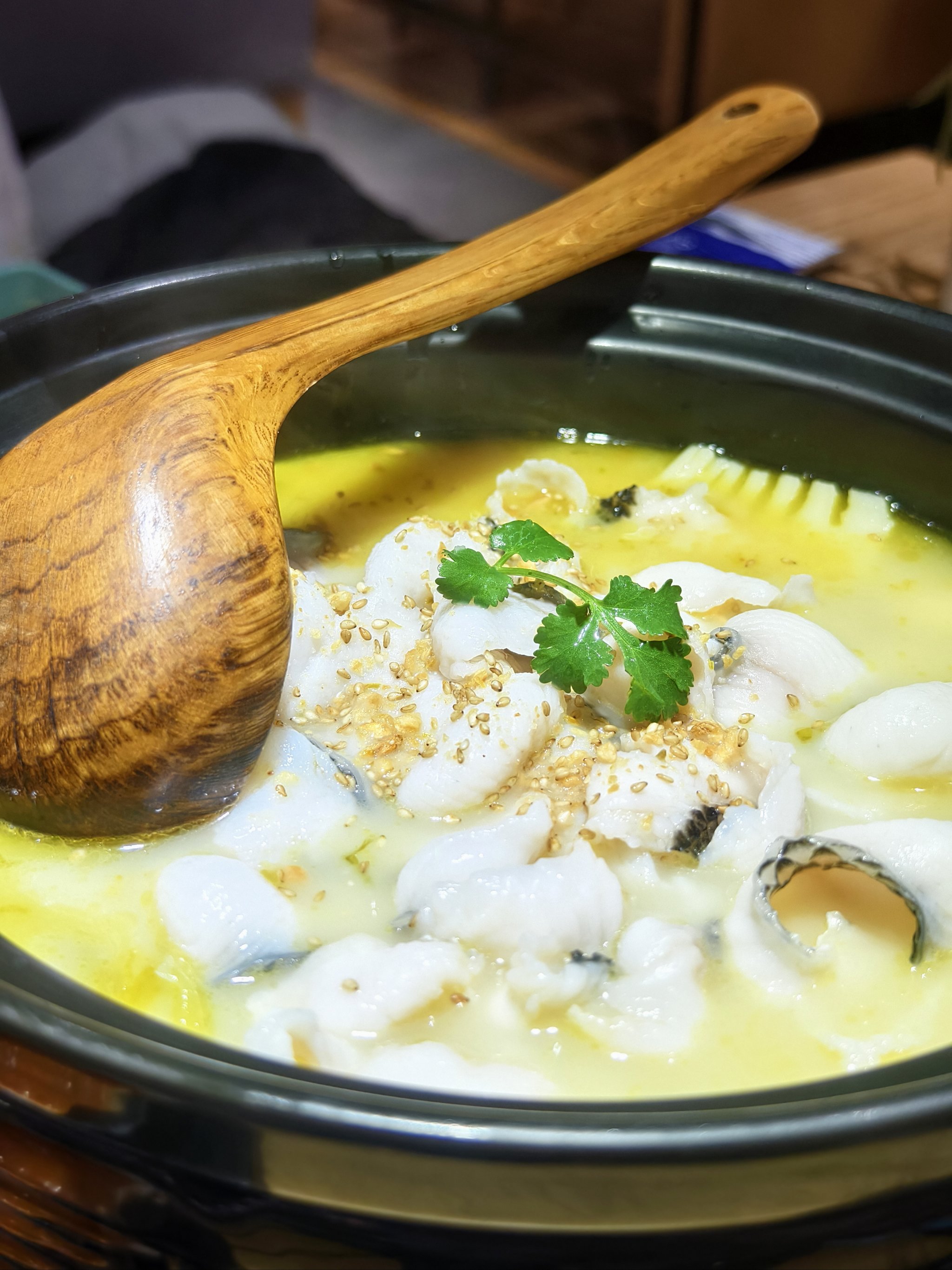 酸菜鱼放什么素菜(酸菜鱼里放什么素菜)