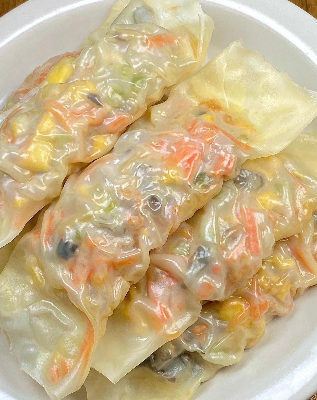 素菜馅大蒸饺子怎么做(素菜蒸饺的配菜方法) 素菜馅大蒸饺子怎么做(素菜蒸饺的配菜方法)