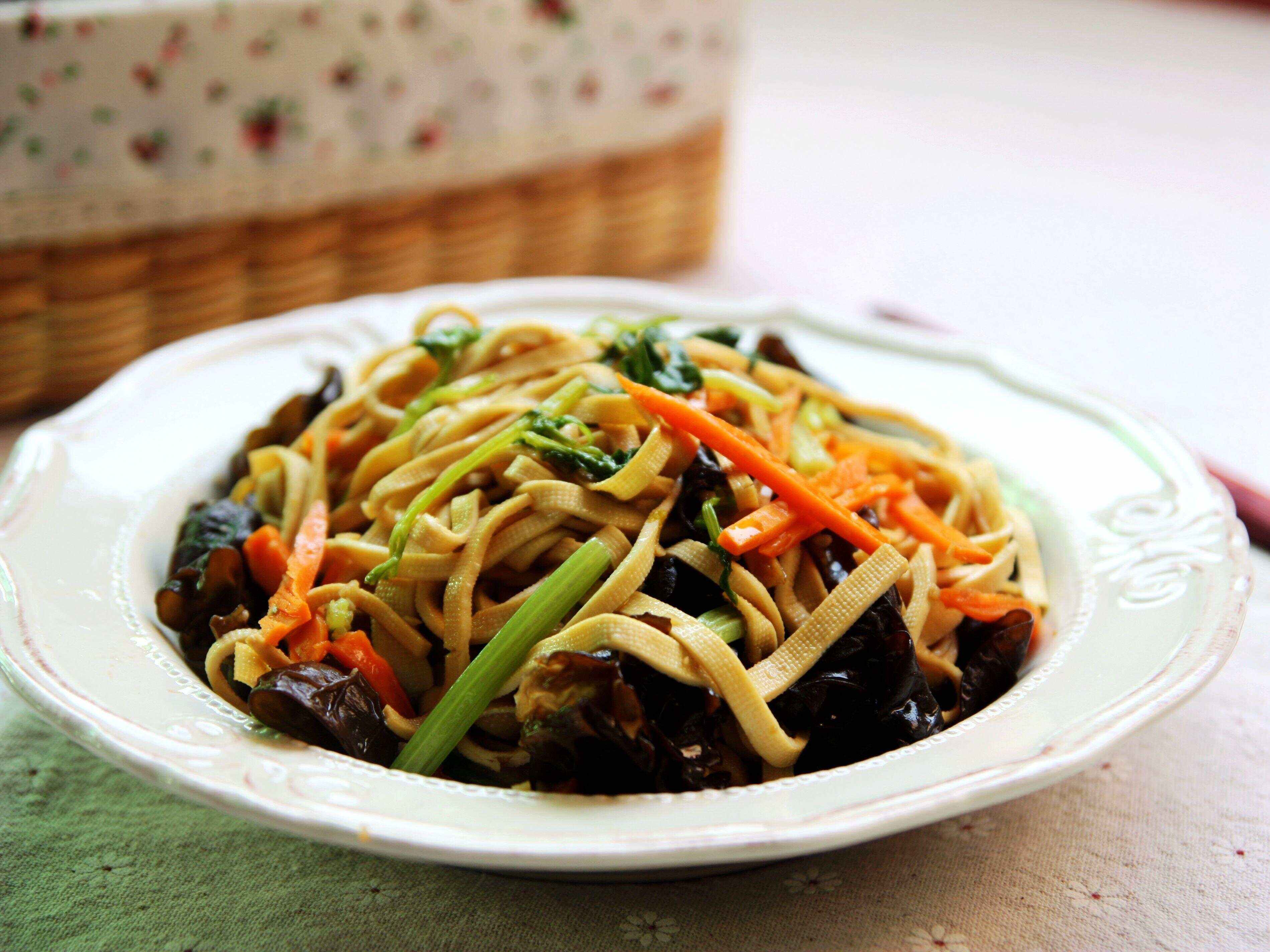 素菜炖锅怎么做(家常炖素菜)