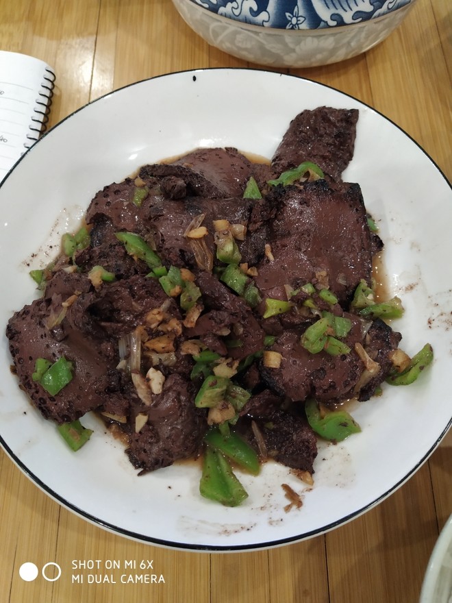 家常血块怎么炒好吃(家常血块怎么炒好吃又简单)