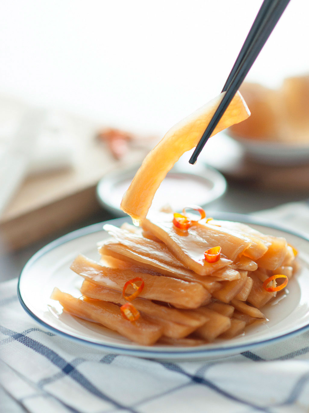 成品凉菜萝卜皮(凉拌萝卜皮的家常做法大全图解) 成品凉菜萝卜皮(凉拌萝卜皮的家常做法大全图解)