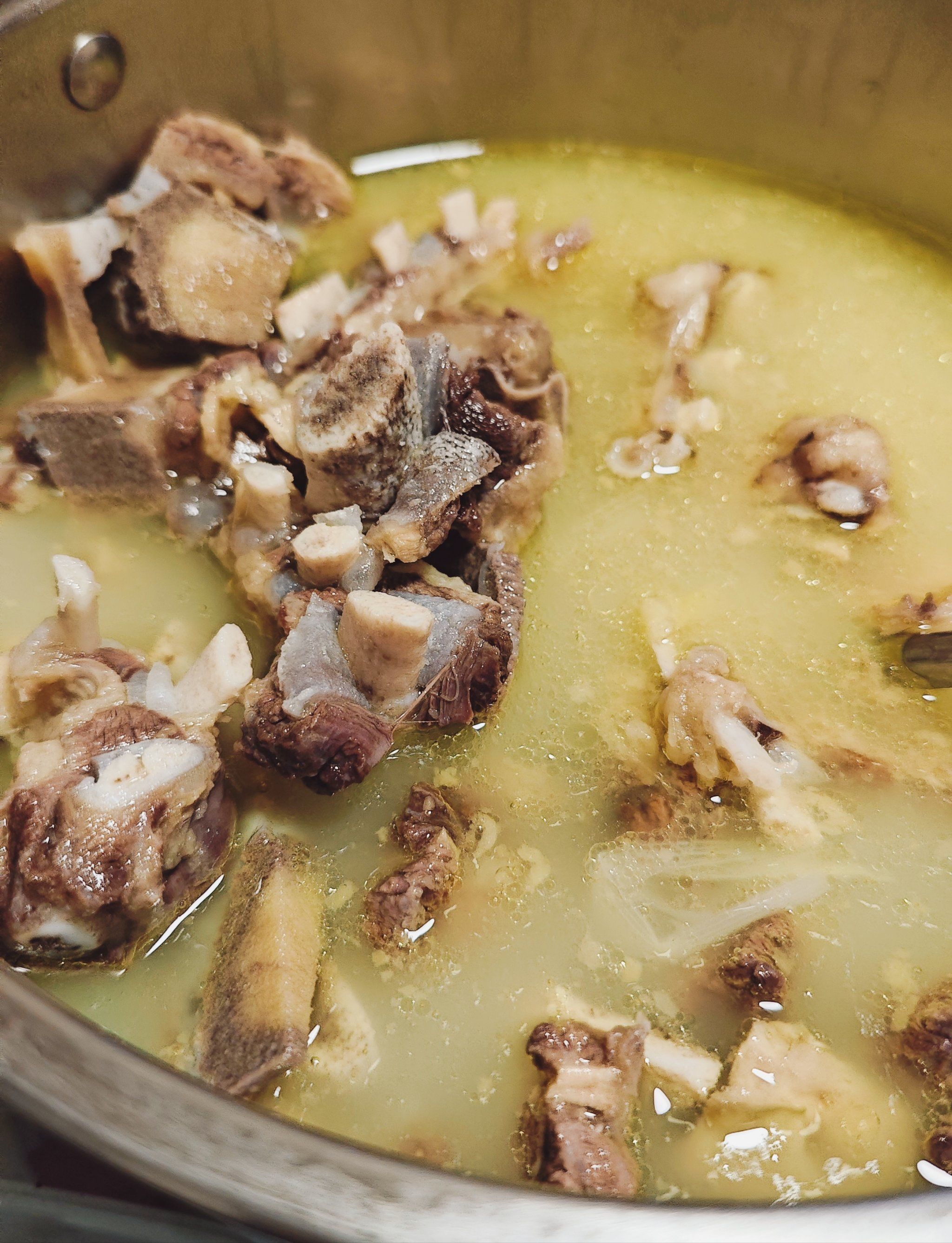 家常炖牛大骨头(家常炖牛大骨头最简单方法) 家常炖牛大骨头(家常炖牛大骨头最简单方法)