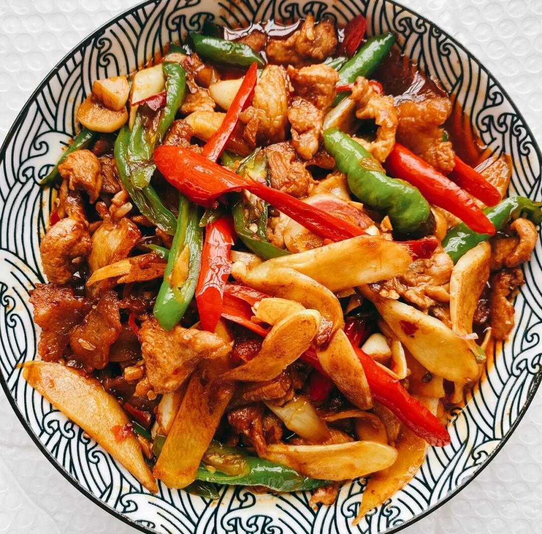 瘦肉炒辣椒的家常做法(辣椒炒肉瘦肉)