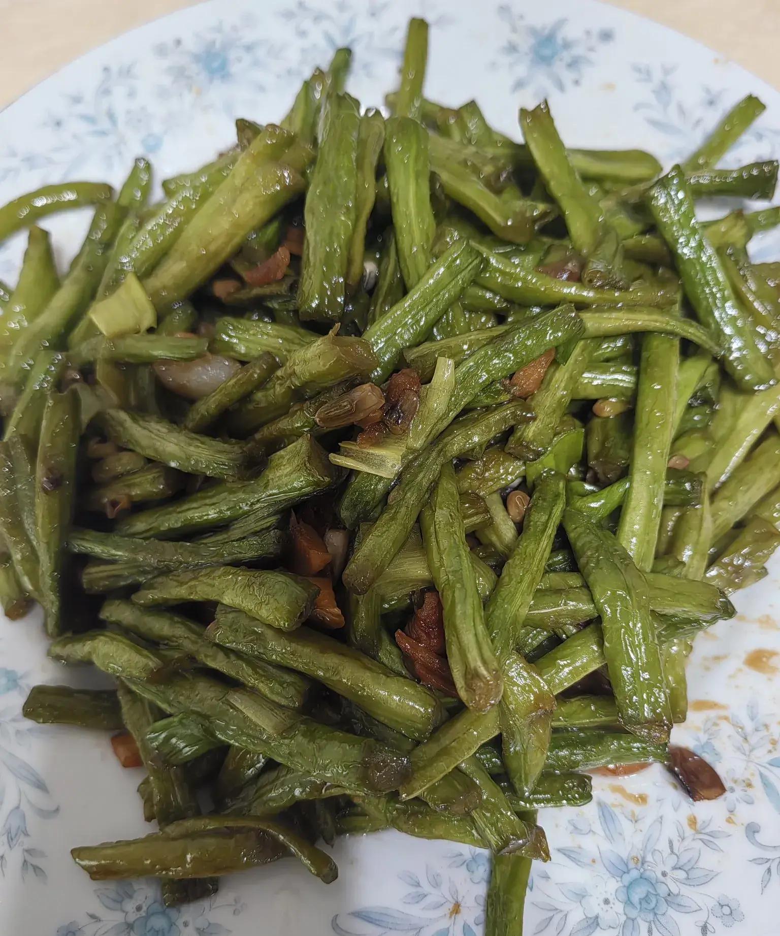 青椒炒豇豆的家常做法(青辣椒炒豇豆) 青椒炒豇豆的家常做法(青辣椒炒豇豆)