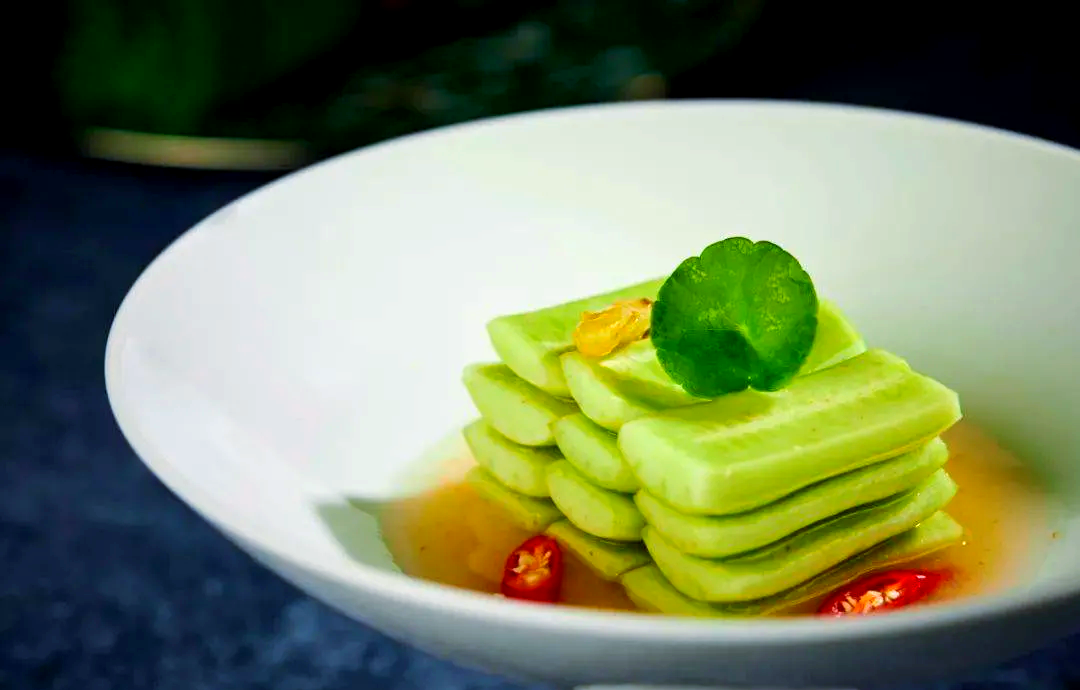 高档凉菜位上(高档凉菜位上摆什么)