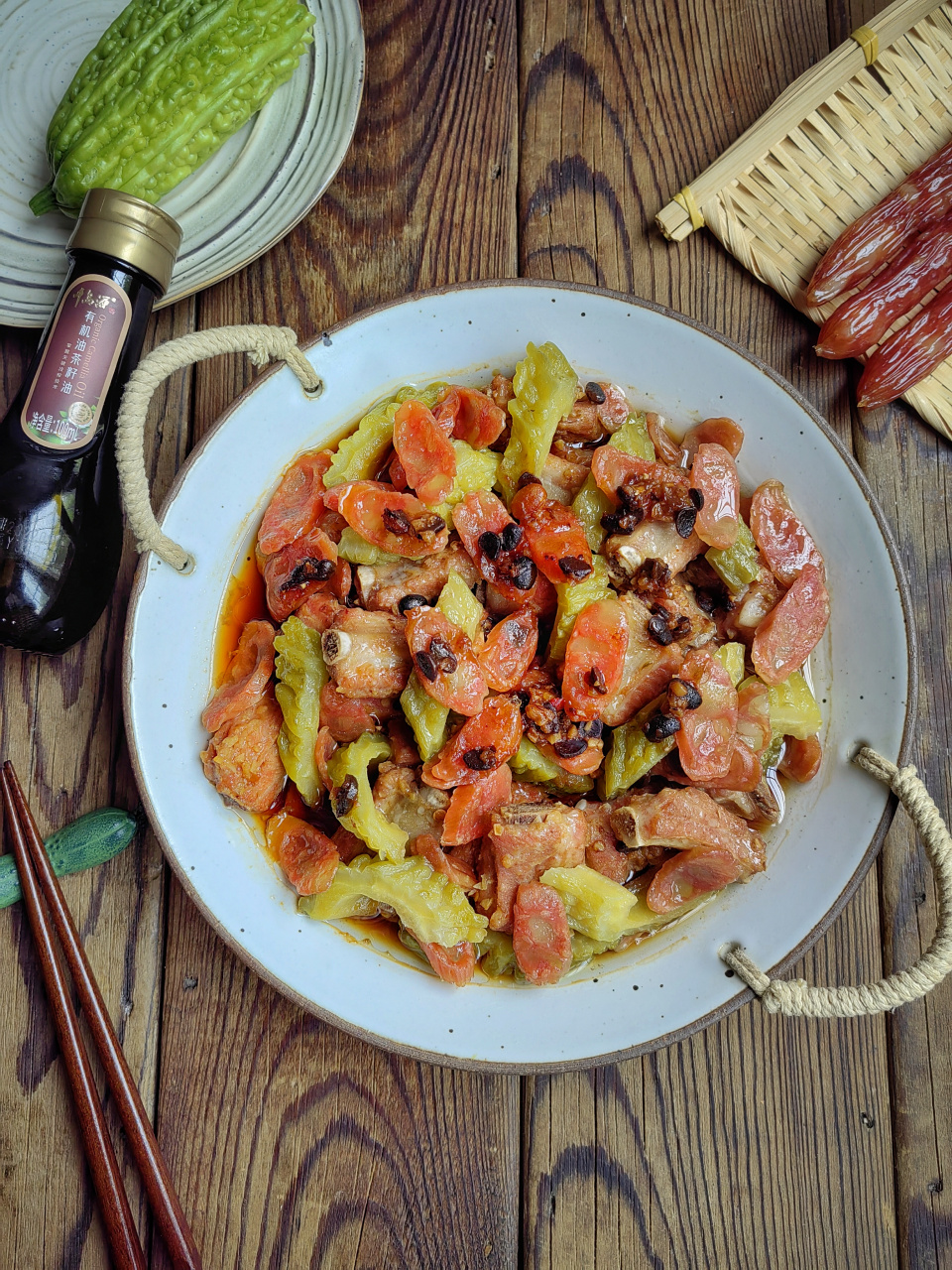 苦瓜炖排骨家常做法(苦瓜炖排骨怎么做汤不苦)