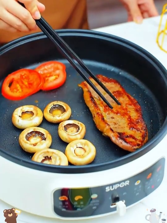 烧烤电饼铛素菜先煮(电饼铛吃烧烤咋做)