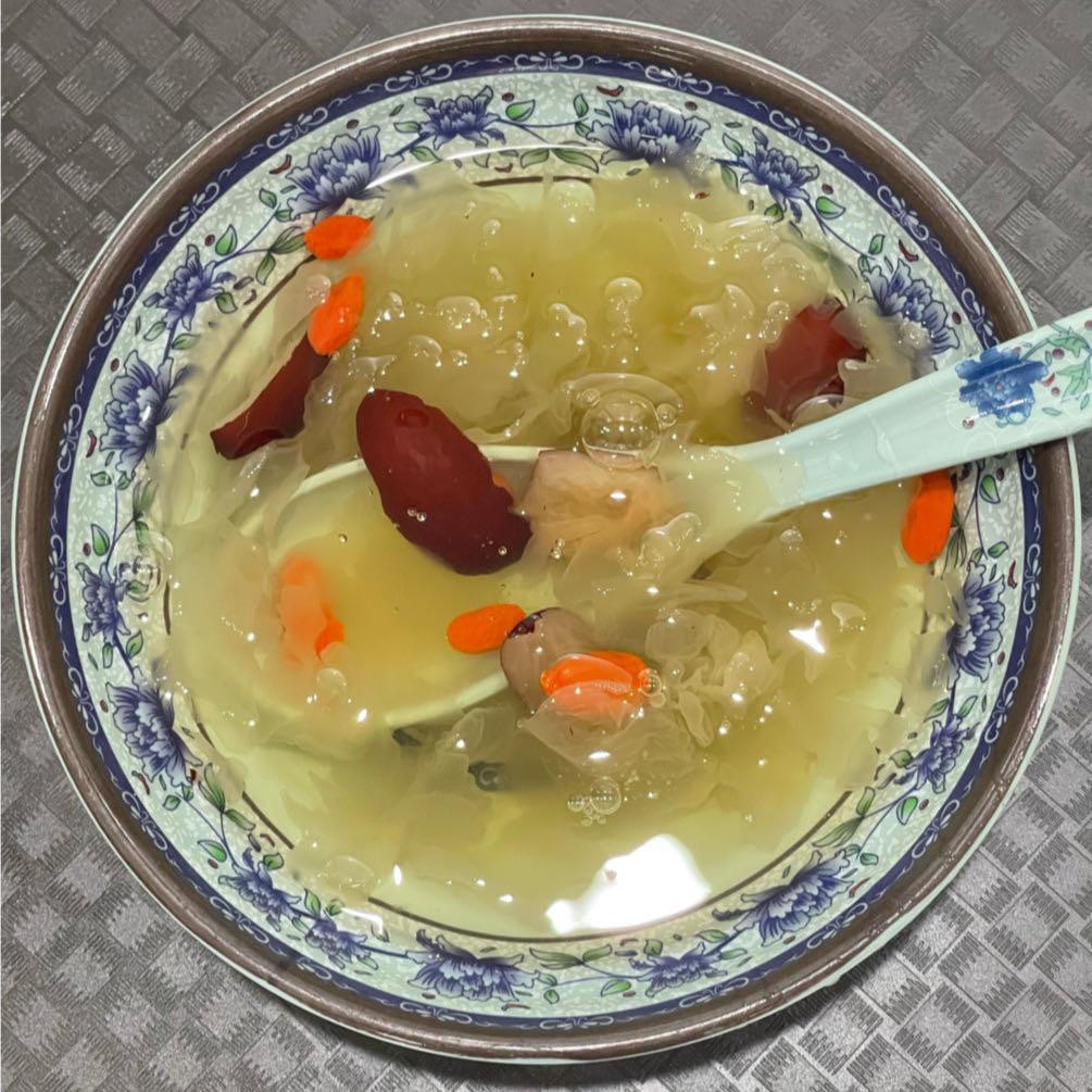 圆形像银耳的凉菜(口感像银耳的菌类) 圆形像银耳的凉菜(口感像银耳的菌类)