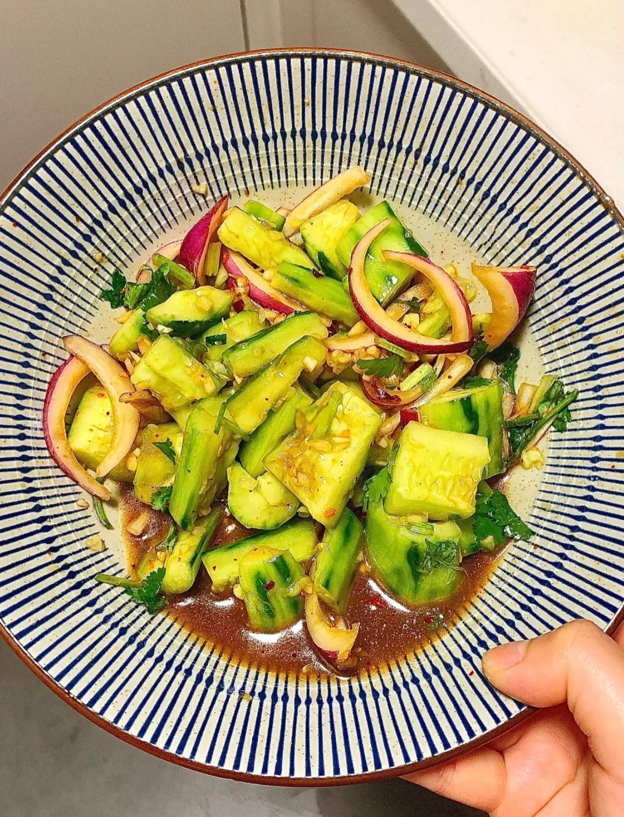 西红柿黄瓜凉菜做法(西红柿黄瓜凉菜做法视频) 西红柿黄瓜凉菜做法(西红柿黄瓜凉菜做法视频)