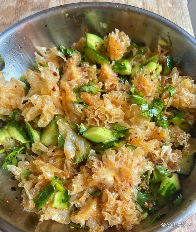 银耳黄瓜西红柿凉菜(银耳和黄瓜怎么吃好吃凉拌) 银耳黄瓜西红柿凉菜(银耳和黄瓜怎么吃好吃凉拌)