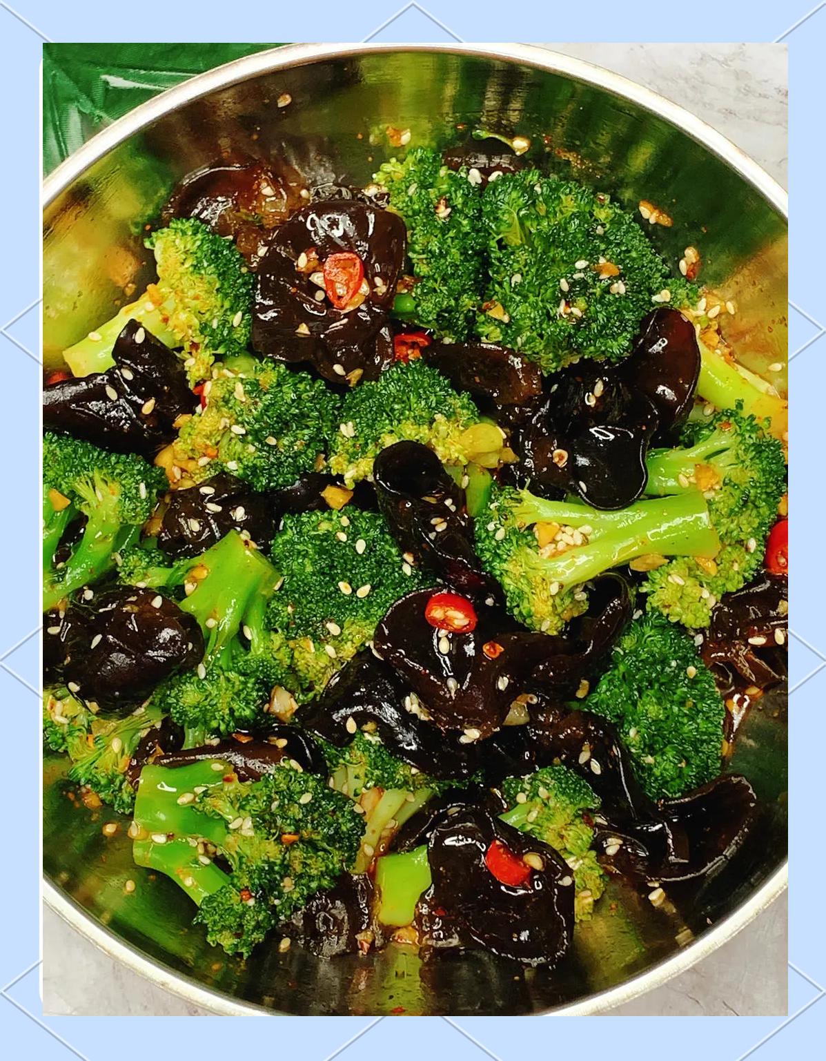 木耳藕芹菜拌凉菜(木耳藕芹菜拌凉菜的做法)