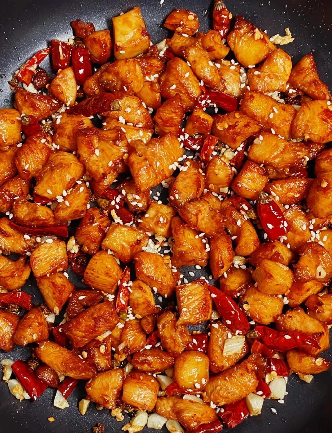 辣子鸡丁小吃(大厨做辣子鸡丁)