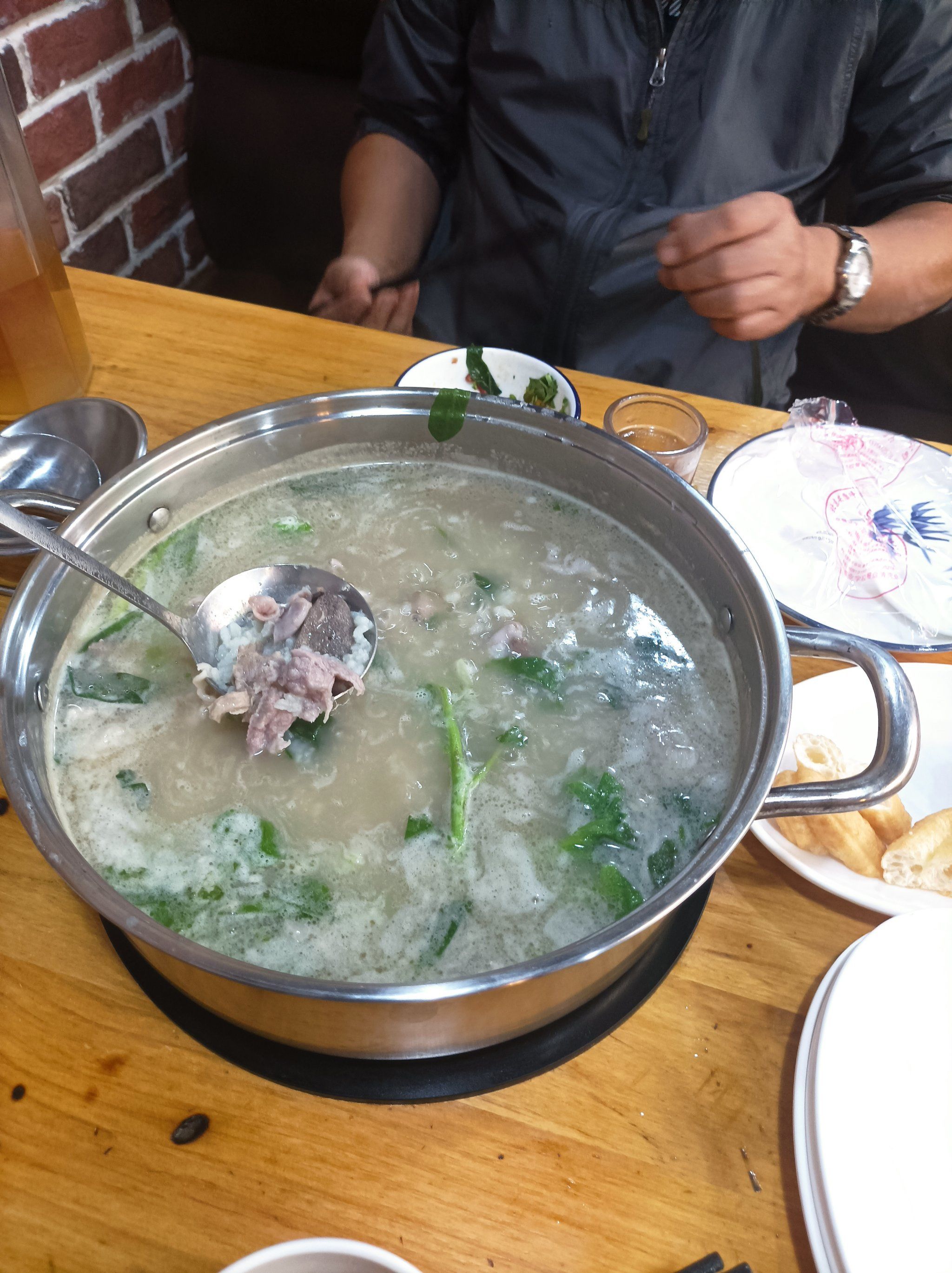 特色猪杂煲(广式猪杂煲)