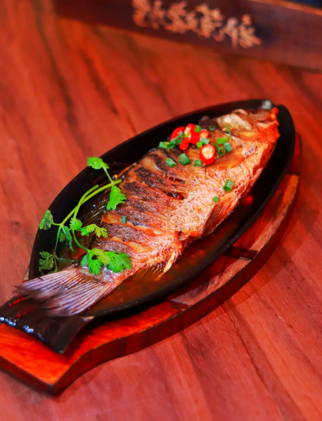 铁板烤鱼的特色(铁板烤鱼的特色有哪些)