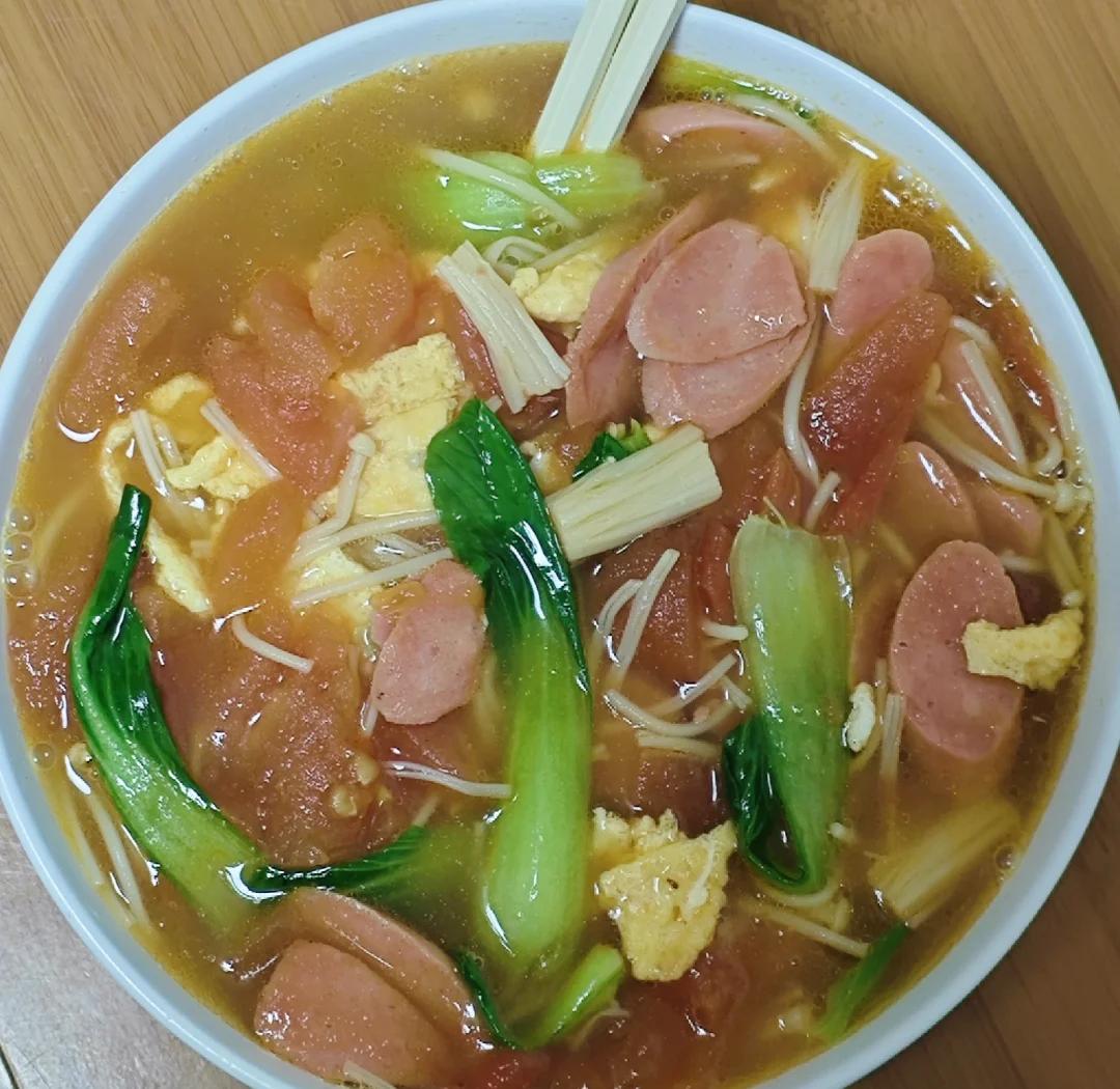 火腿肠素菜面怎么做(火腿肠素菜面怎么做好吃)