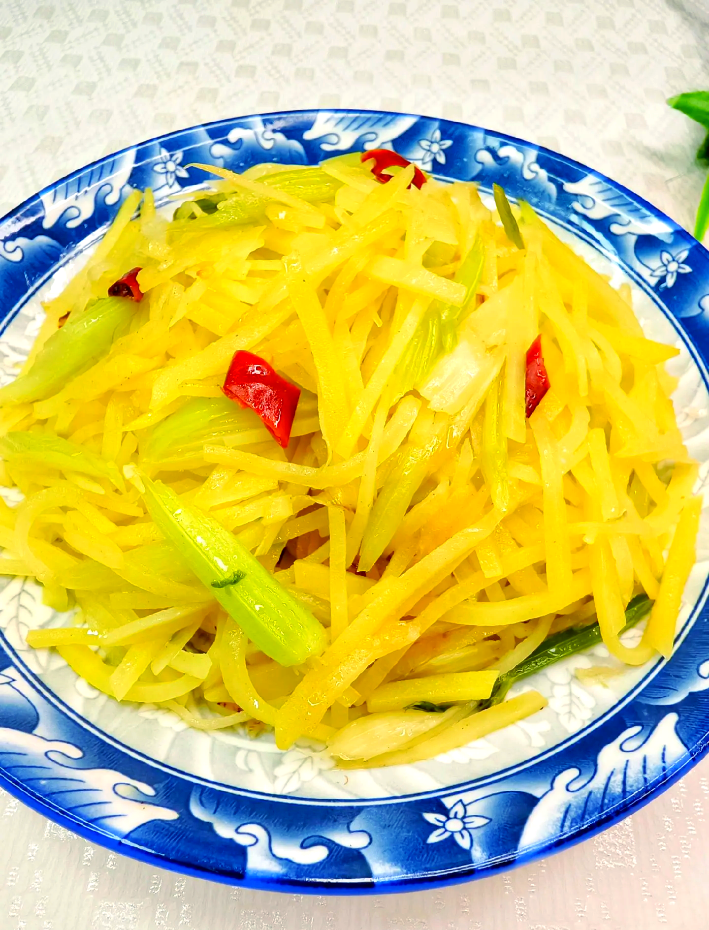 芹菜的做法大全家常菜(芹菜的做法 最正宗的做法) 芹菜的做法大全家常菜(芹菜的做法 最正宗的做法)