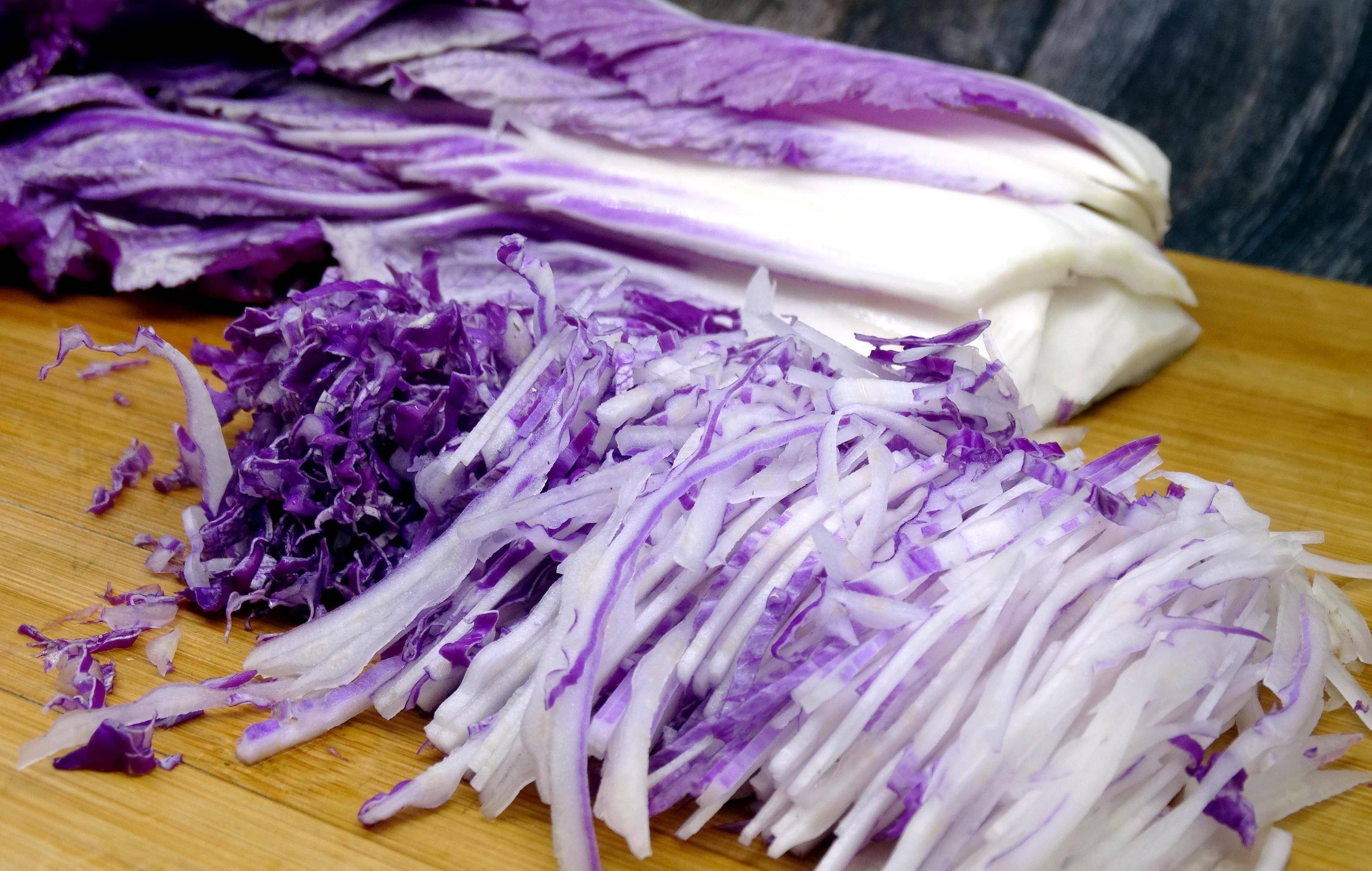 凉菜是紫色的吗(凉菜色泽发亮) 凉菜是紫色的吗(凉菜色泽发亮)