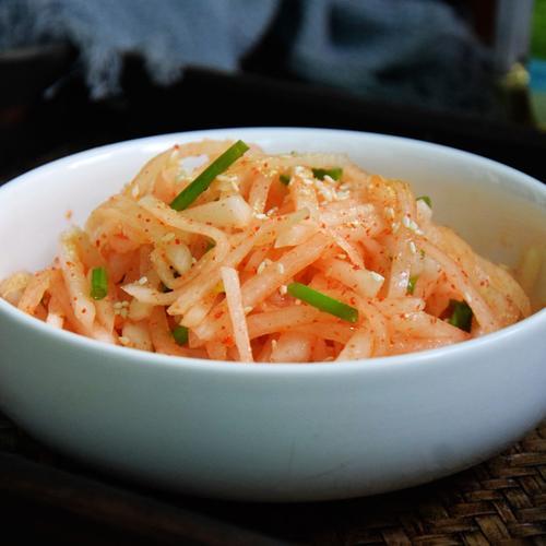 家常白萝卜凉拌(白萝卜凉拌方法脆爽甜) 家常白萝卜凉拌(白萝卜凉拌方法脆爽甜)