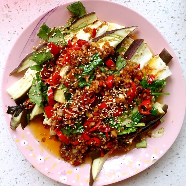 蒸蒜泥茄子凉菜(蒜泥蒸茄子的功效与作用) 蒸蒜泥茄子凉菜(蒜泥蒸茄子的功效与作用)