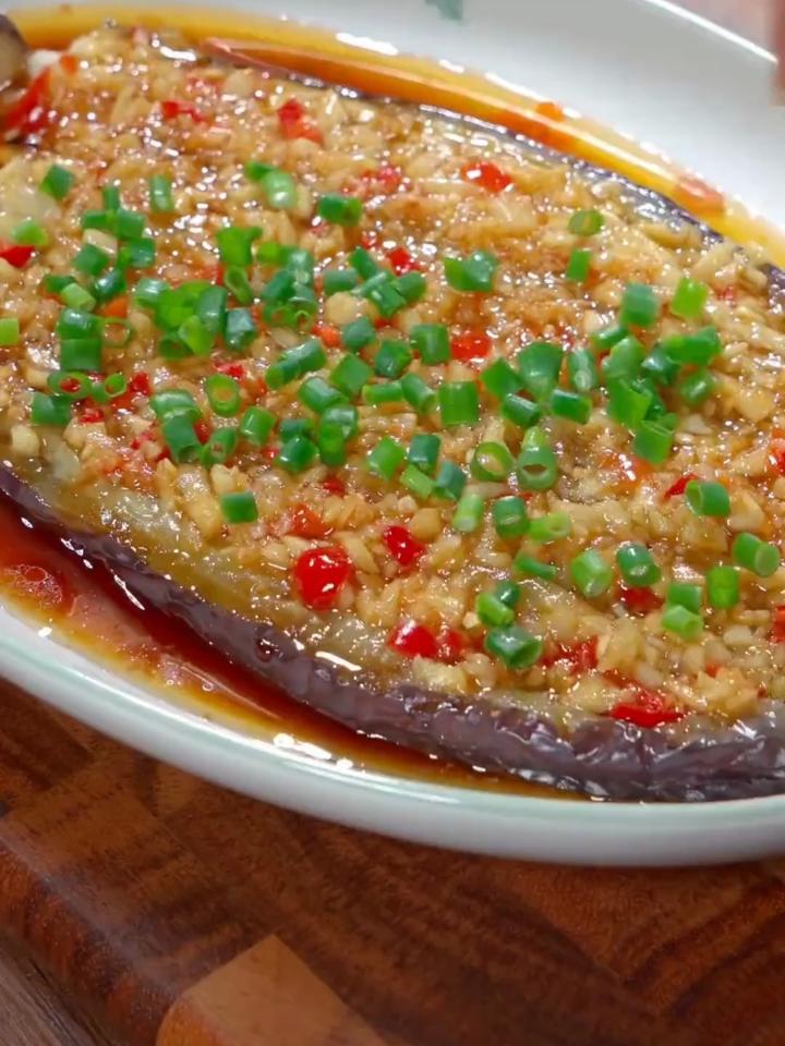 蒸蒜泥茄子凉菜(蒜泥蒸茄子的功效与作用) 蒸蒜泥茄子凉菜(蒜泥蒸茄子的功效与作用)