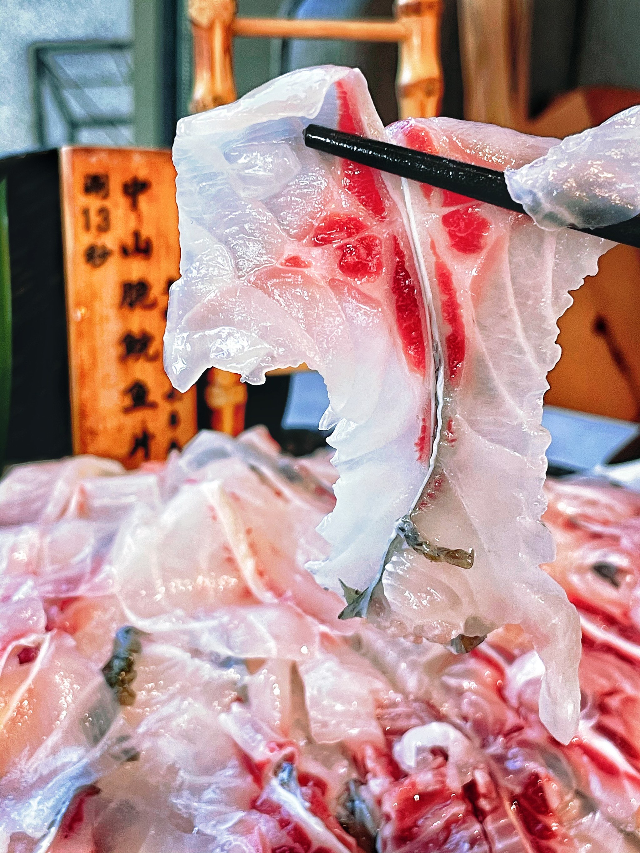 鲩鱼生的特色(鲩鱼鱼生图片) 鲩鱼生的特色(鲩鱼鱼生图片)