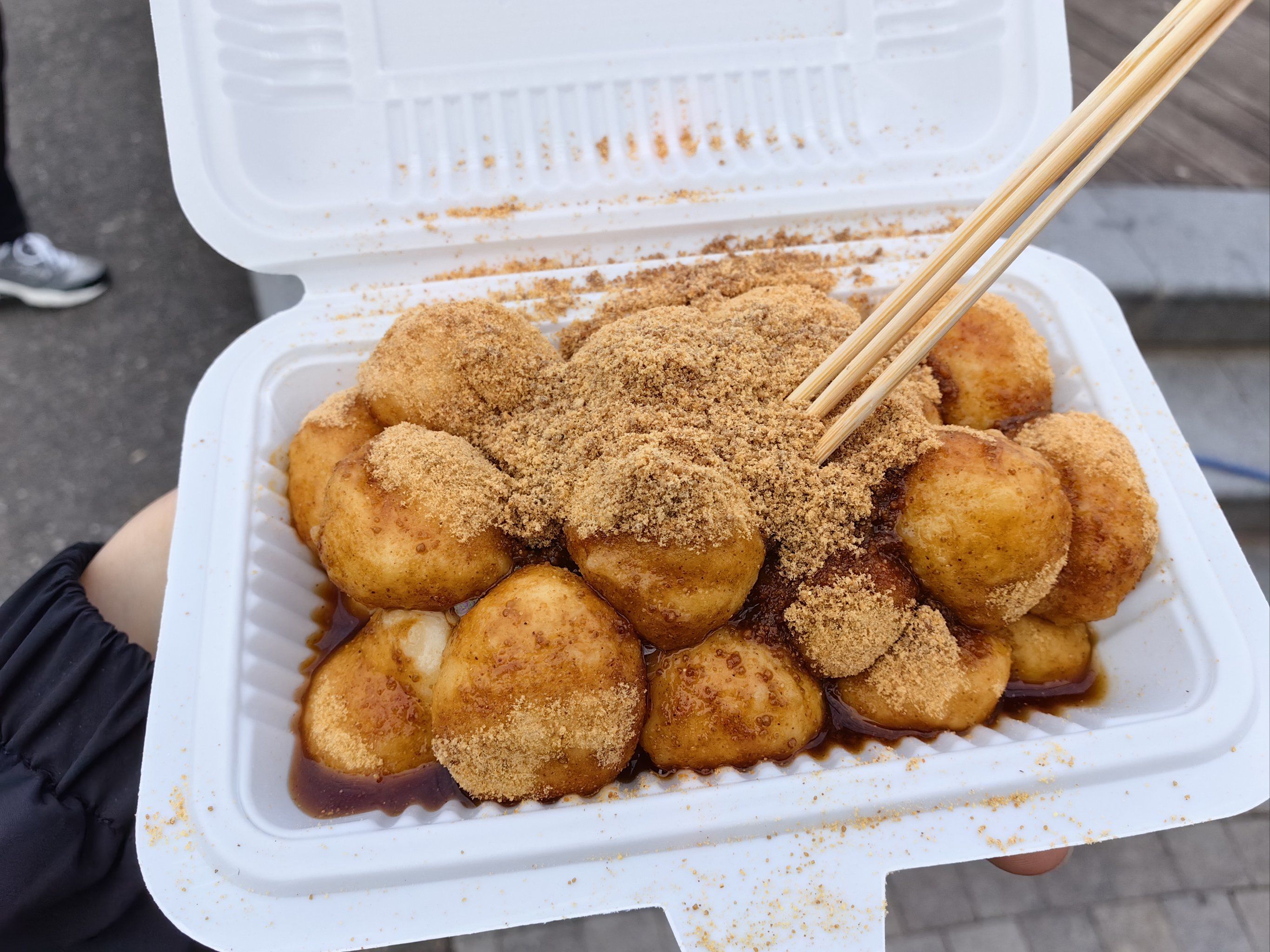 街边小吃糯米糍粑(糯米糍粑好吃吗?吃起来是什么感觉) 街边小吃糯米糍粑(糯米糍粑好吃吗?吃起来是什么感觉)