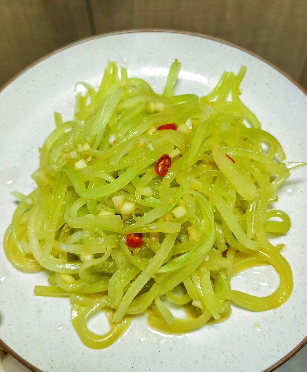 凉菜莴笋丝(莴笋丝凉拌怎么做好吃小妙招视频又脆) 凉菜莴笋丝(莴笋丝凉拌怎么做好吃小妙招视频又脆)