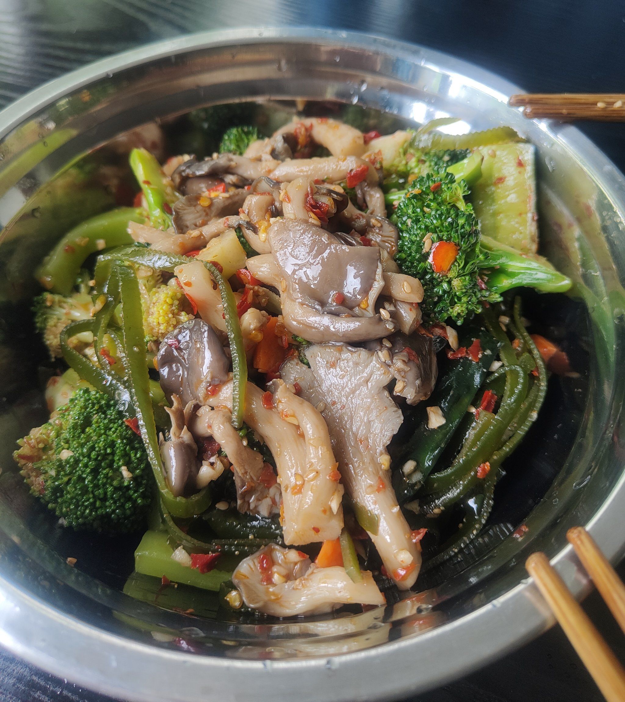 波菜拌凉菜(凉拌波菜有什么功效) 波菜拌凉菜(凉拌波菜有什么功效)