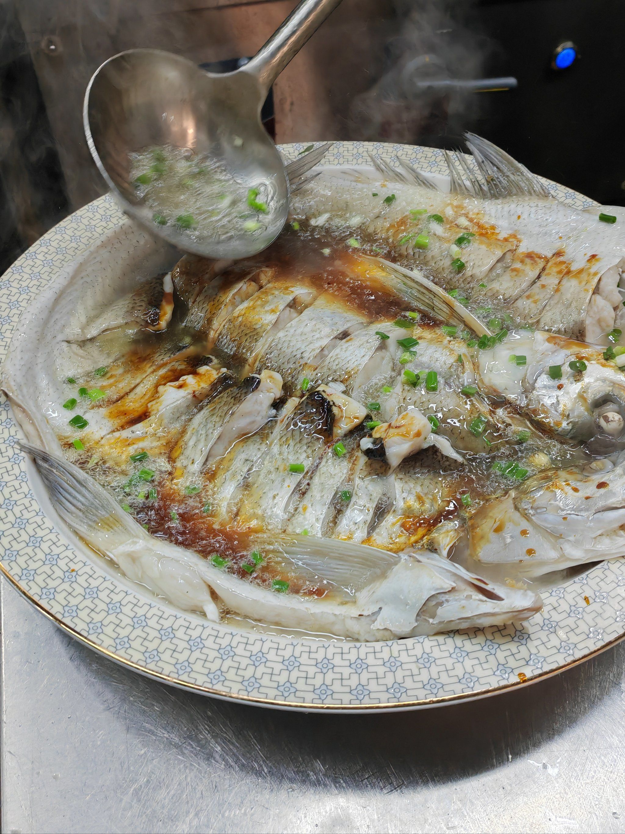 湖北特色菜清蒸鱼(湖北清蒸武昌鱼图片) 湖北特色菜清蒸鱼(湖北清蒸武昌鱼图片)