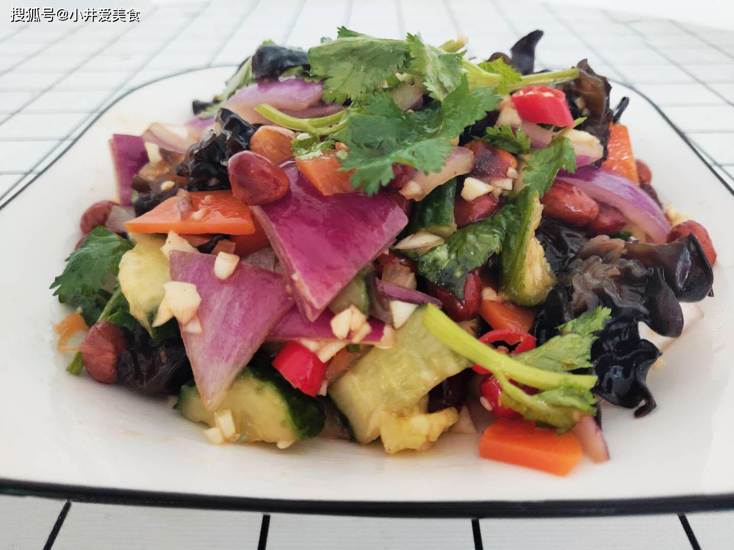 洋葱黄瓜木耳拌凉菜(洋葱拌木耳黄瓜的做法步骤图) 洋葱黄瓜木耳拌凉菜(洋葱拌木耳黄瓜的做法步骤图)