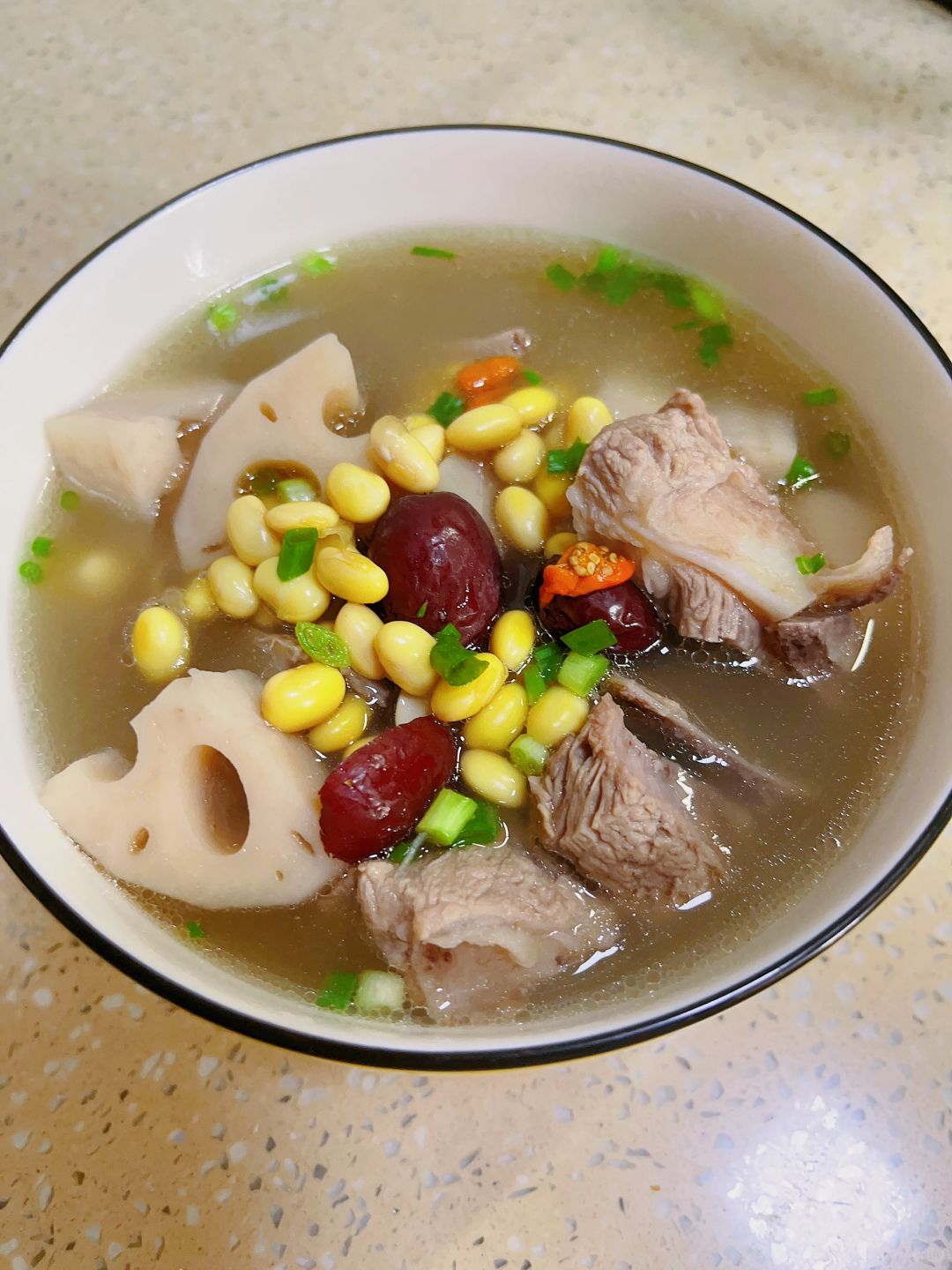 家常莲藕排骨汤的做法(家常莲藕排骨汤的做法视频)