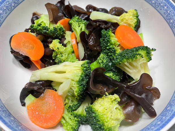 胡萝卜木耳拌凉菜(胡萝卜木耳拌凉菜好吃吗) 胡萝卜木耳拌凉菜(胡萝卜木耳拌凉菜好吃吗)