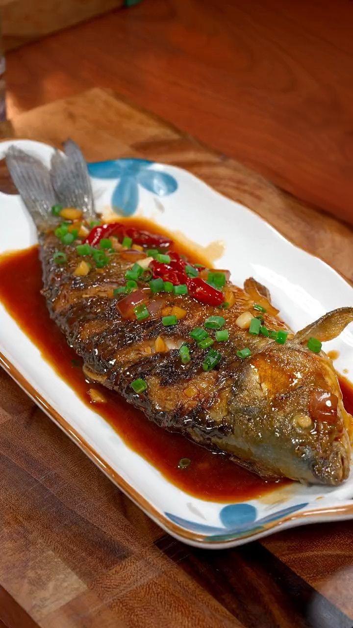 红烧鲫鱼的做法家常(红烧鲫鱼好吃的做法) 红烧鲫鱼的做法家常(红烧鲫鱼好吃的做法)