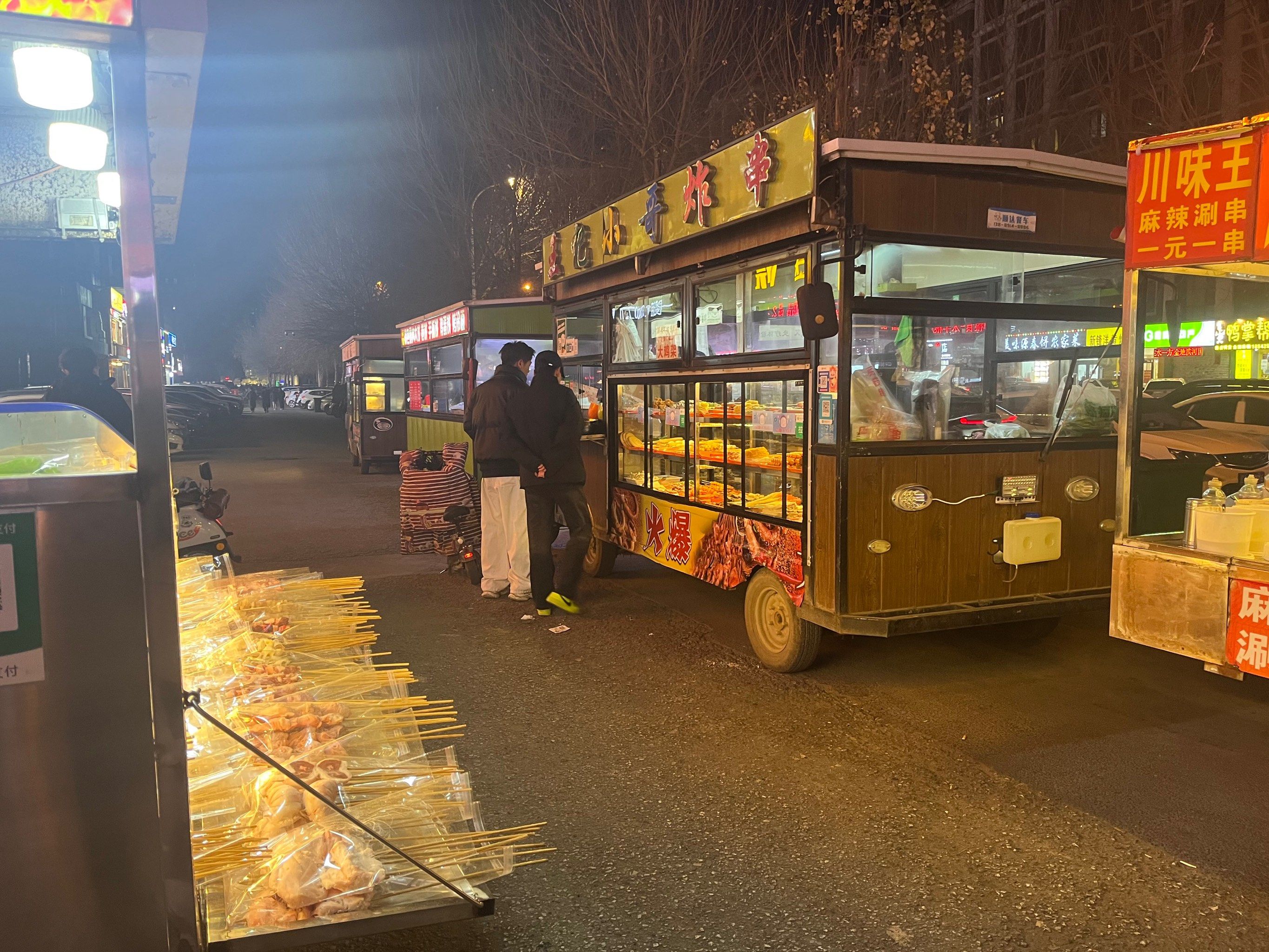 地摊小吃烤冷面(地摊小吃烤冷面图片) 地摊小吃烤冷面(地摊小吃烤冷面图片)