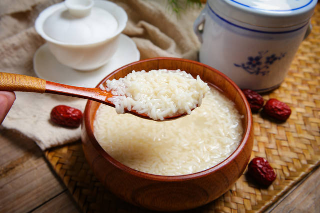 米酒特色菜(米酒的小吃做法) 米酒特色菜(米酒的小吃做法)