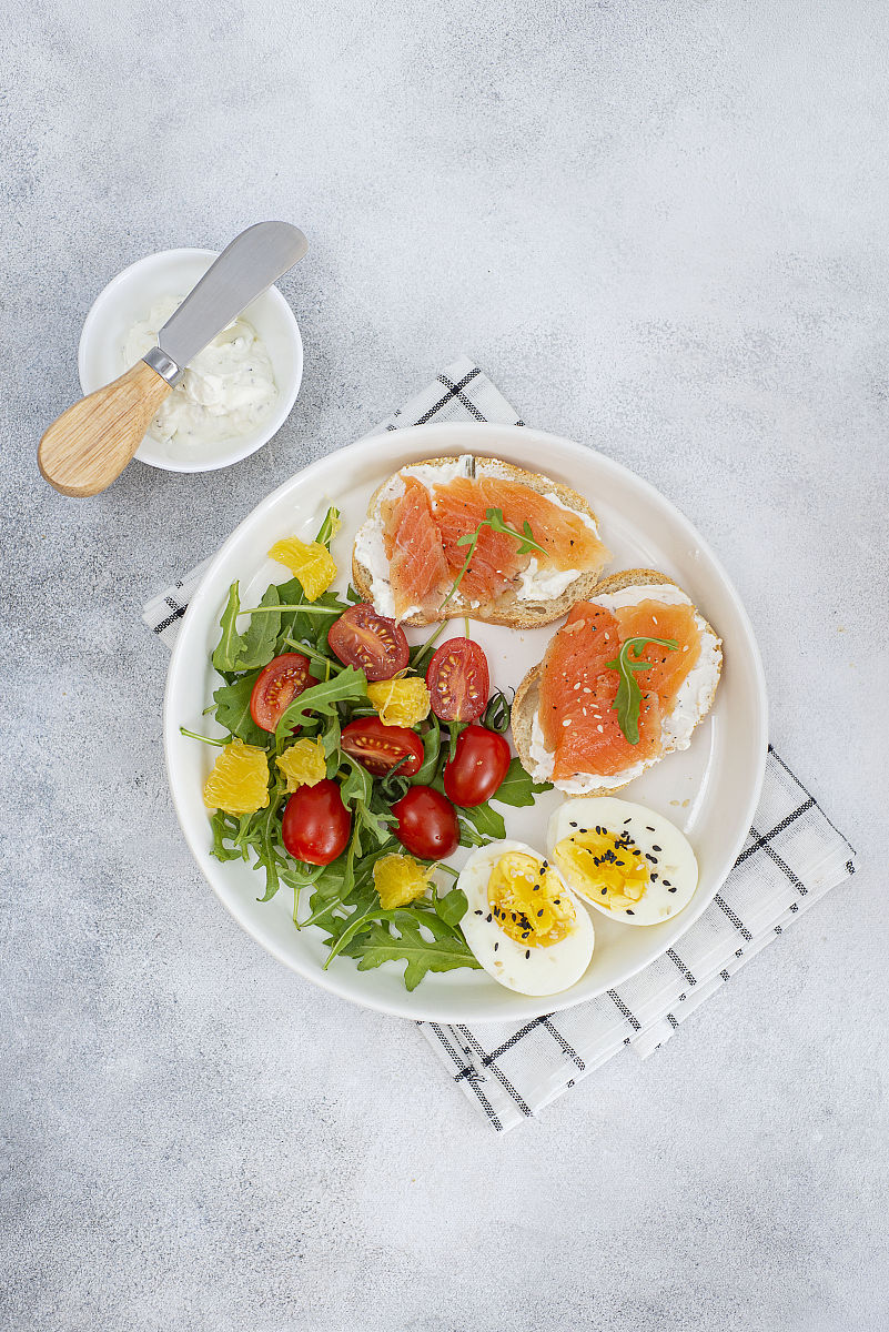 拿着吃的早餐(拿着吃的早餐图片) 拿着吃的早餐(拿着吃的早餐图片)