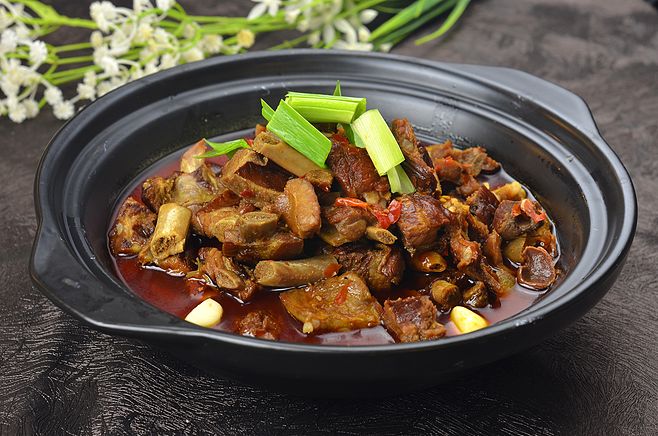 特色排骨火锅的做法大全(排骨火锅做法视频) 特色排骨火锅的做法大全(排骨火锅做法视频)