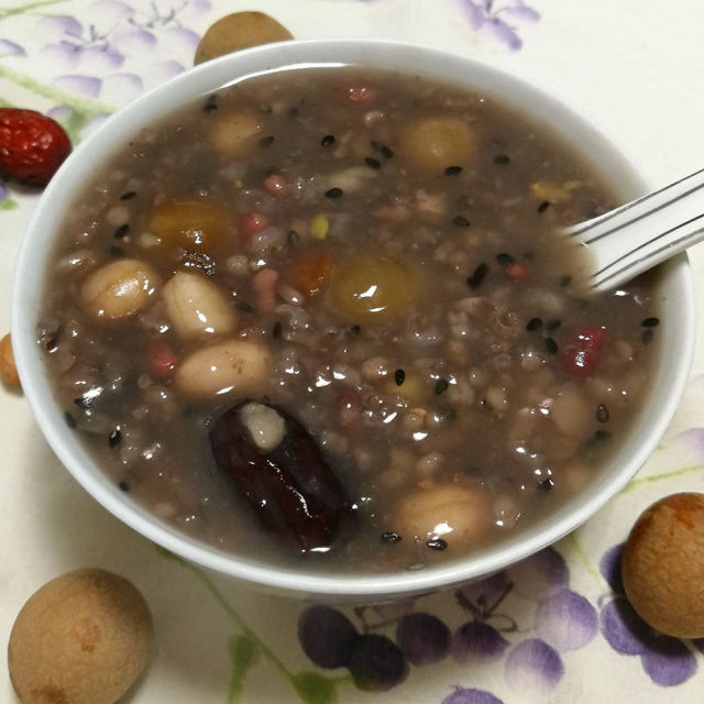 早餐吃莲子粥(莲子粥早上吃还是晚上吃好)