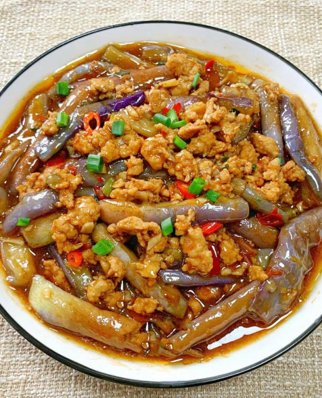 茄子炒肉丝家常做法(肉炒茄子丝怎么炒好吃)