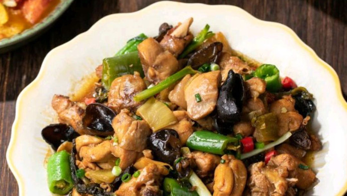 木耳鸡腿的做法大全家常(鸡腿木耳怎么做好吃)