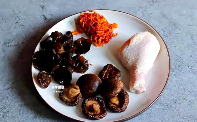 木耳鸡腿的做法大全家常(鸡腿木耳怎么做好吃)