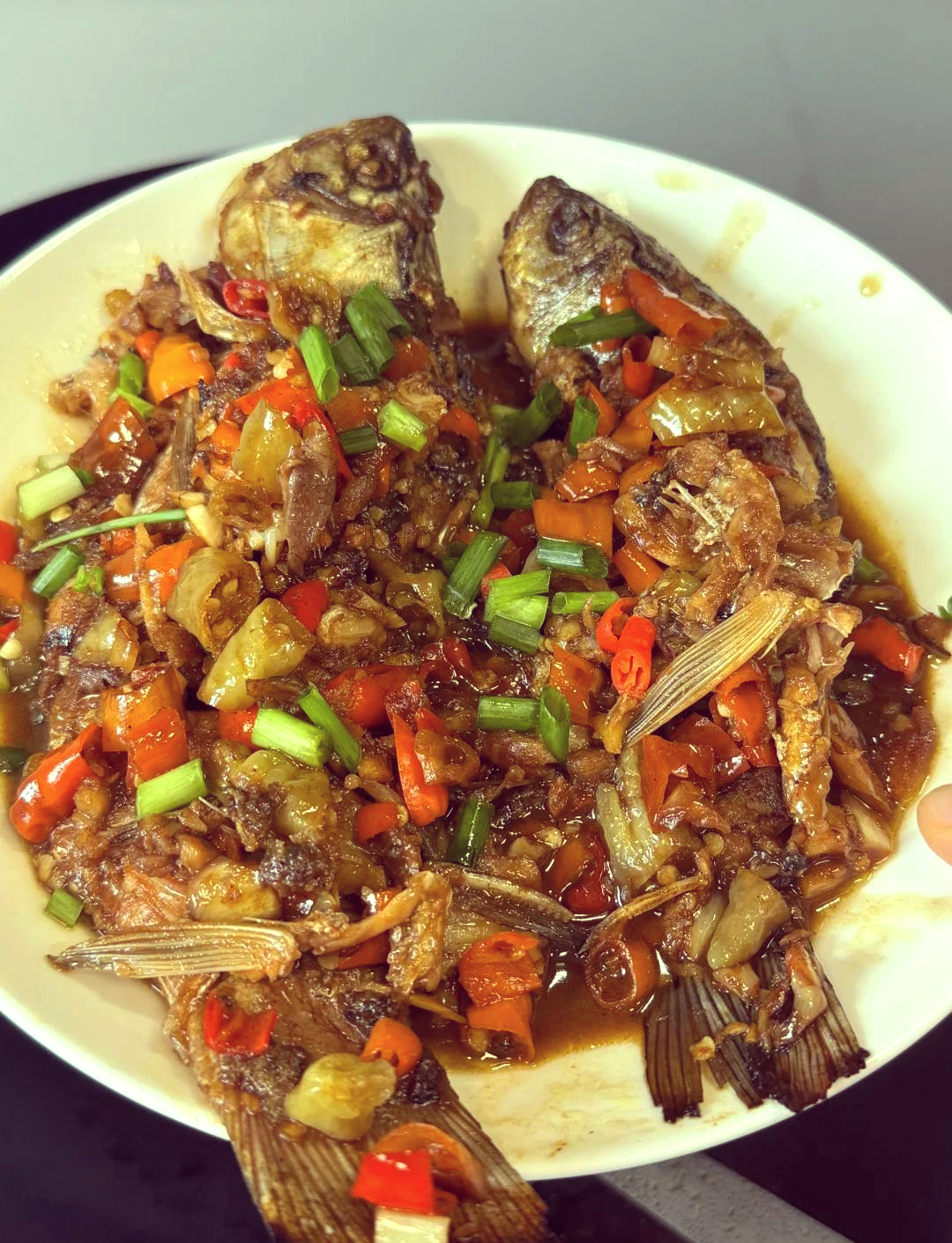 家常焖鲫鱼(家常焖鲫鱼最简单做法) 家常焖鲫鱼(家常焖鲫鱼最简单做法)