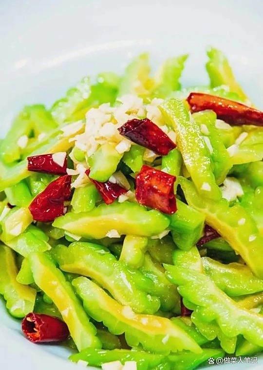 苦瓜菠萝柿子拌凉菜(苦瓜菠萝柿子拌凉菜的做法)