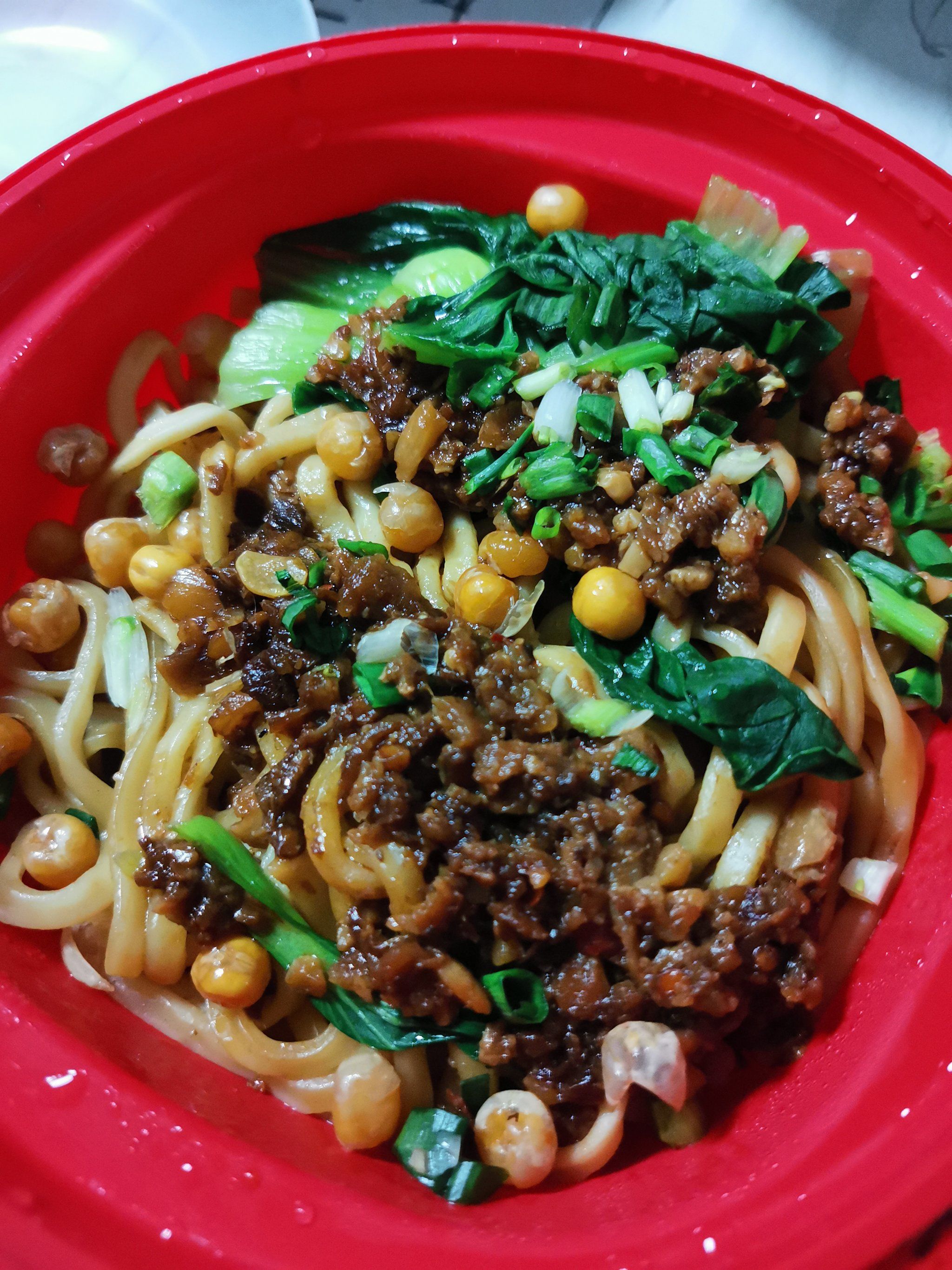 炸酱面的特色(关于炸酱面的知识和介绍) 炸酱面的特色(关于炸酱面的知识和介绍)