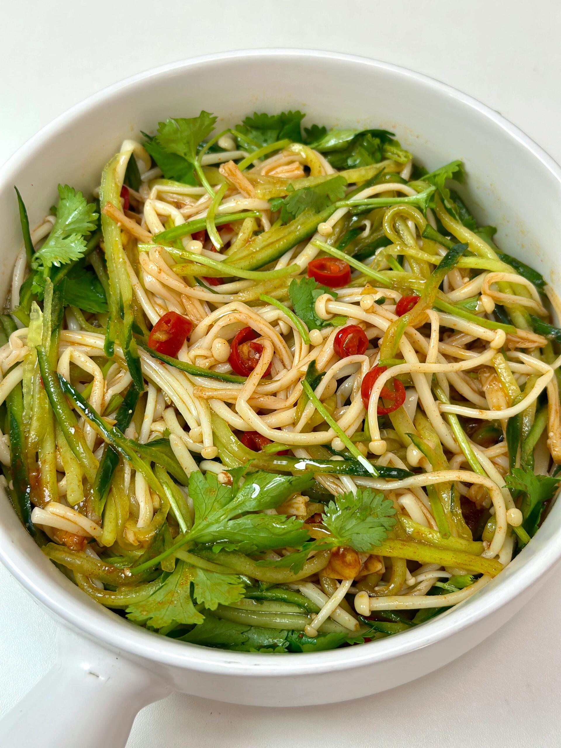 黄瓜白菜拌凉菜(白菜和黄瓜拌凉菜) 黄瓜白菜拌凉菜(白菜和黄瓜拌凉菜)