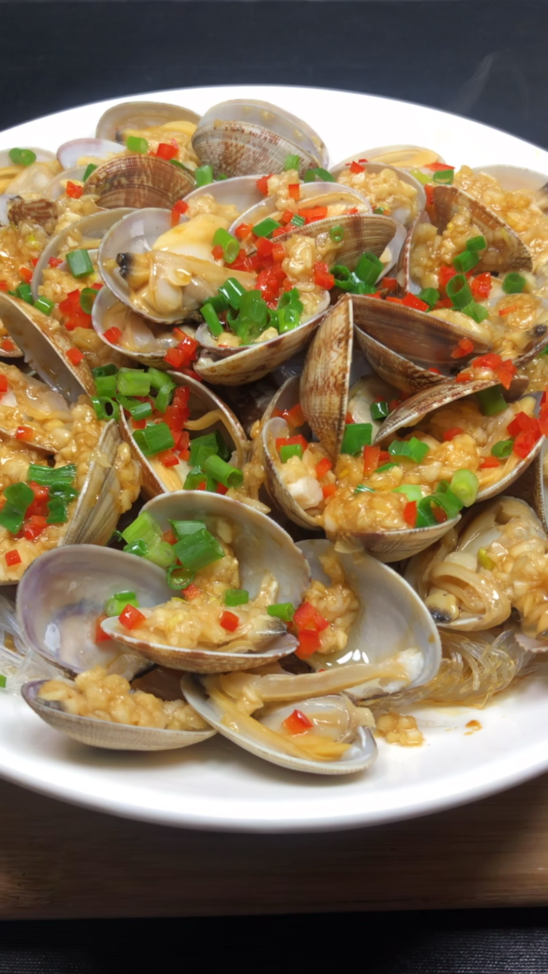 蒜香花甲的特色(正宗蒜香花甲做法) 蒜香花甲的特色(正宗蒜香花甲做法)