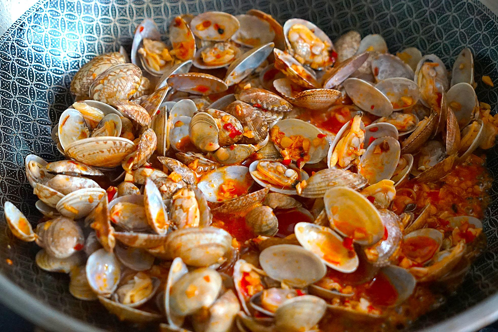 蒜香花甲的特色(正宗蒜香花甲做法) 蒜香花甲的特色(正宗蒜香花甲做法)