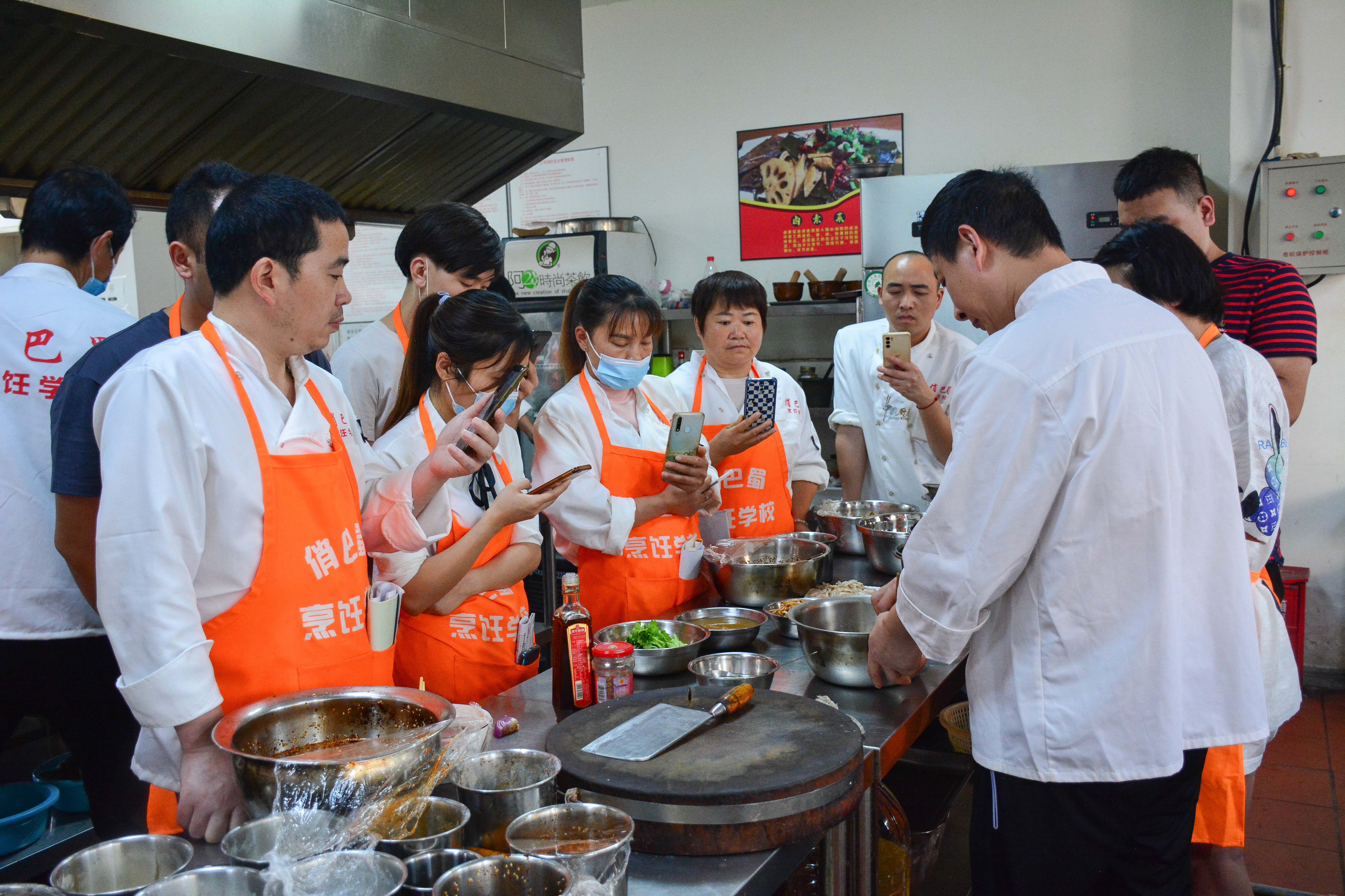 新东方四川小吃培训(新东方川菜一年制学费) 新东方四川小吃培训(新东方川菜一年制学费)